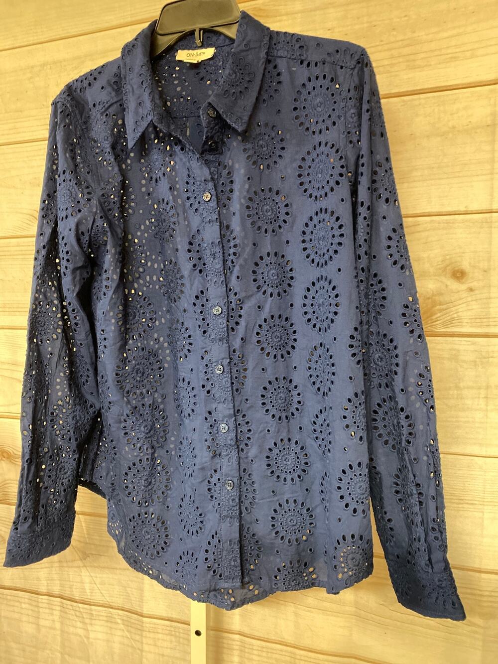 On 34th Navy Blue Eyelet Button Down Shirt Blouse Large NWT